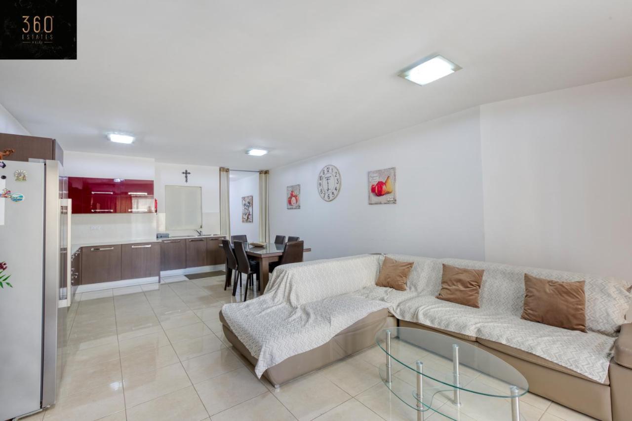 Charming Home Meters From The Seafront With Terrace By 360 Estates St. Paul's Bay Exteriér fotografie